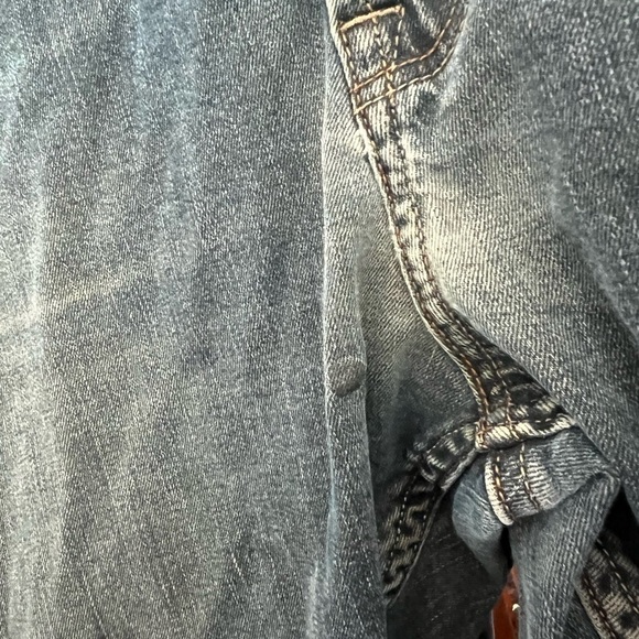 Wranglers Athletic Fit Jeans - Picture 3 of 3